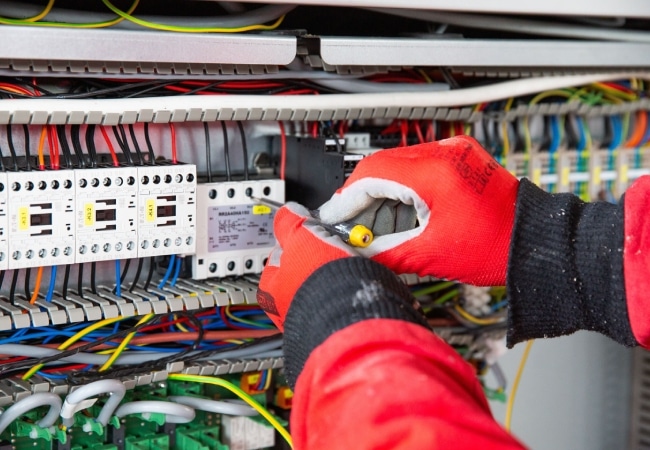 Expert Electrical Guides & Professional Safety Tips